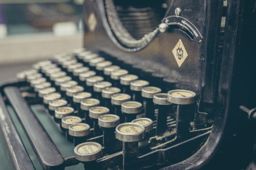 vintage-typewriter-keys